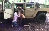 الجبهة الساخنة cums في سراويل داخلية لها عندما لا أحد في المنزل.