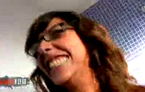 امرأة سمراء سميكة تحب أن تأخذ هذا ديك.