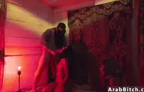 سخيف الأبنوس السميك مع كبير الثدي في الحمام pt.