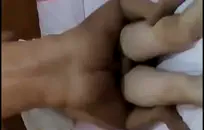 شقراء سميكة الملاعين من الصعب و cums على وجهه.