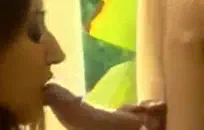 شاعر في المرآة من قبل رجل مستقيم.