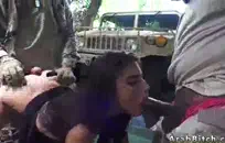 الاستمناء أثناء مشاهدة الأفلام الإباحية في غرفة الفندق.