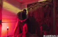 فاتنة الساخنة يلعب معها كبير الثدي.