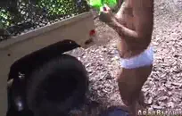 العاهرة السيئة تمتلئ وجهها وفمها.