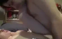 لطيف فتاة في سن المراهقة استمناء أمام المرآة.