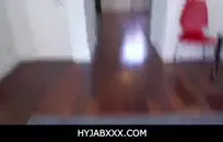 الزوج cums في داخل زوجته و cums على الثدي.