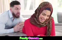 مص هذا ديك على السرير حتى أقوم بوضعه.