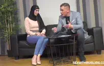 نائب الرئيس في فم صغيرتي جبهة مورو كيرا ملكة.