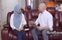 تظهر نجمة البورنو آشلي آدامز مؤخرتها الكبيرة.