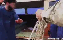 الزوجة تمتصني ثم تركبني.