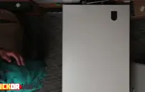 زوجة الساخنة مع كبير الثدي يلعب مع كس.