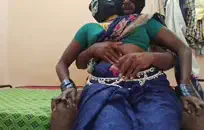 لطيف فتاة شابة يستمني على كام.