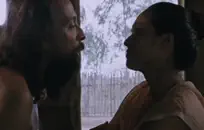 كبيرة الثدي الأسود والأبيض الفتيات يمارس الجنس مع بعضهن البعض.